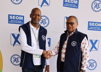 SADC Executive Secretary Elias Mpedi Magosi with SEOM Head Themba Nhlanganiso Masuku in Lilongwe for Malawi elections