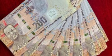 A stack of E200 emalangeni notes. Photo by CBE