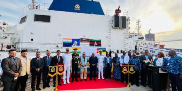 The crew of Indian Coast Guard Ship Sachet hands over 20 metric tonnes of medicines and medical equipment to Mozambican health officials in Maputo. Photo by High Commission of India, Maputo.