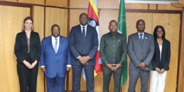 Prime Minister Russell Mmiso Dlamini with MozParks General Director Onório Manuel, Eswatini’s Ambassador to Mozambique Mlondi Dlamini, and other officials during a courtesy visit at the Private and Cabinet Office.