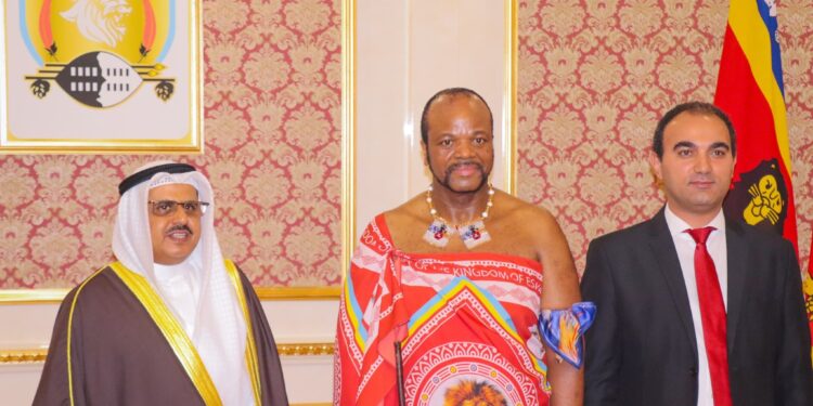His Majesty King Mswati III poses with H.E Salem Rashed Al-Shebli, Ambassador of Kuwait, and H.E TARAROV Vladimir Nikolaevich, Ambassador of Russia, at Lozitha Royal Palace.