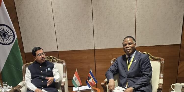 His Royal Highness Prince Lonkhokhela and India’s Minister of New and Renewable Energy, Hon. Pralhad Joshi, during their bilateral meeting at the International Solar Alliance Assembly in New Delhi, India.