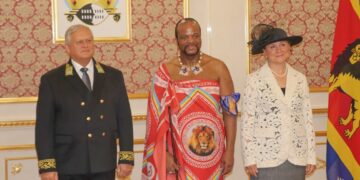 His Majesty King Mswati III poses with H.E TARAROV Vladimir Nikolaevich, Ambassador of the Russian Federation to Eswatini, at Lozitha Royal Palace.