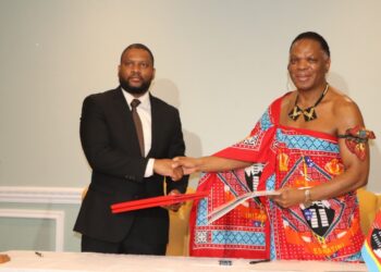 HRH Prince Lonkhokhela of Eswatini and H.E. Fernando Rafael of Mozambique sign the Declaration of Intent for the LoNa Water Project. Photo by Ministry of Natural Resources and Energy