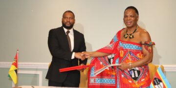 HRH Prince Lonkhokhela of Eswatini and H.E. Fernando Rafael of Mozambique sign the Declaration of Intent for the LoNa Water Project. Photo by Ministry of Natural Resources and Energy