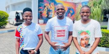 Jumbo Khumalo poses with two influencers during the Eswatini Lifestyle Awards activation event.
