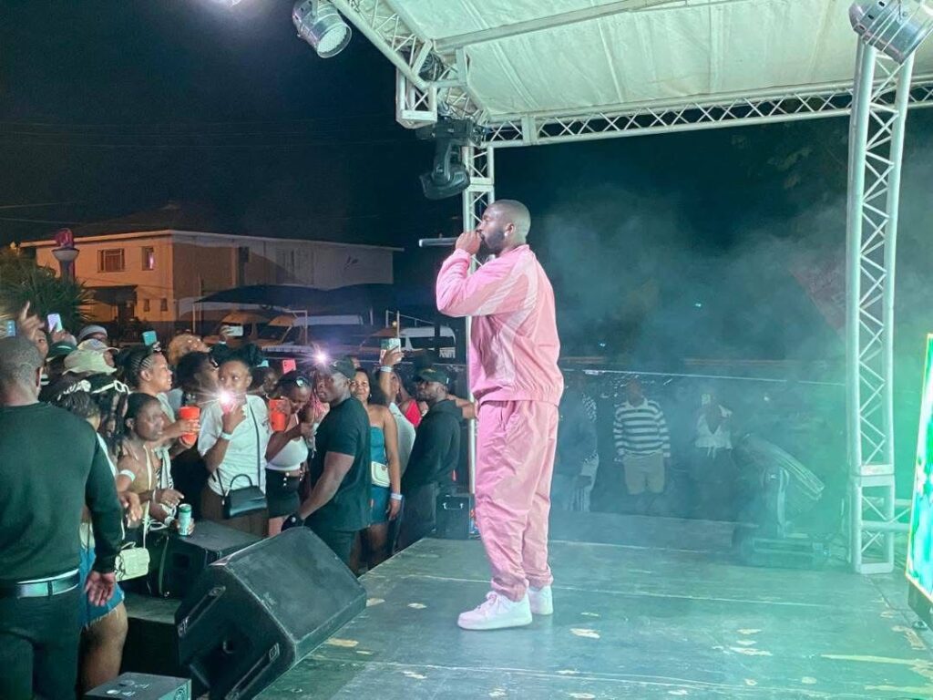 Daliwonga performing at If's Lounge.