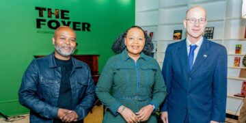 Minister of Foreign Affairs Pholile Dlamini Shakantu with German Ambassador Andreas Peschke and Eswatini Theater Club Chairman Phila Dlamini at the official opening of the renovated Foyer.
