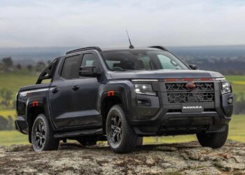 The all-new Nissan Navara D27 with its bold V-strut grille and rugged front design, inspired by the North American Frontier.
