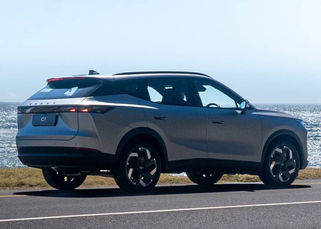 The SUV’s electric tailgate, LED fog lamps, and spacious boot combine practicality with modern styling.