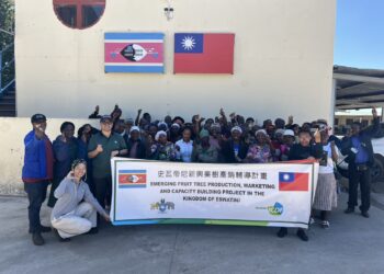 Participants of the Guava and Dragon Fruit Farmers’ Workshop in Nkwene and Ndzangu posing for a group photo after the training session. Picture: Embassy of the Republic of China (Taiwan) to Eswatini