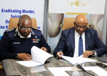 National Commissioner Manoma Vusie Masango and Central Bank Governor Dr. Phil Mnisi sign a landmark MoU to strengthen security collaboration between REPS and CBE. Photo by REPS