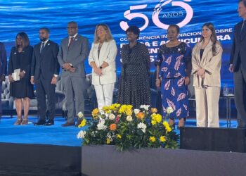 Delegates and officials, including SADC Deputy Executive Secretary Angele Makombo N’Tumba and Angola’s Ministers, pose for a group photo during the International Conference on Sustainable Fisheries and Aquaculture (CIPAS 2025) in Angola.