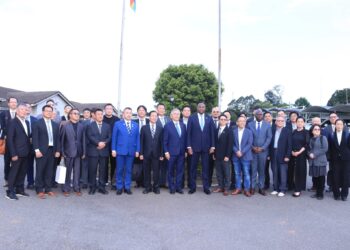Prime Minister Russell Mmiso Dlamini with the delegation of investors from the Republic of China, Taiwan, during a courtesy visit at the Private and Cabinet Office in Mbabane.