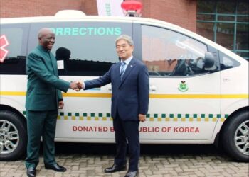 Minister of Justice Prince Simelane receives the ambulances from the Republic of Korea