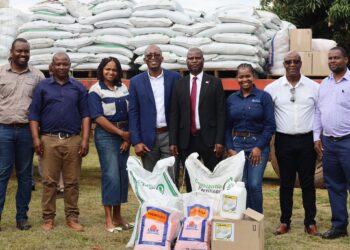 Minister of Agriculture Hon. Mandla Tshawuka hands over fertiliser to farmers during the launch of the 2025/26 Hamba Ubuye Maize Planting Season