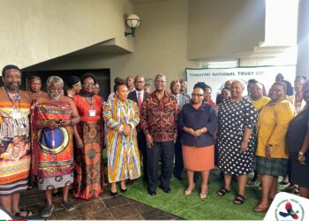 Minister of Tourism and Environmental Affairs Jane Mkhonta-Simelane with dignitaries and workshop participants at the Building Capabilities for Safeguarding Living Heritage Workshop, King Sobhuza II Memorial Park. Photo by ENTC.