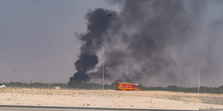 The Indian fighter jet reportedly crashed after performing a low roll maneuverImage: Jens Krick/Flashpic/picture alliance
