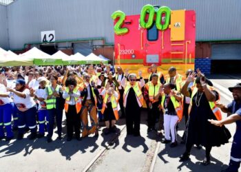 The 200th Traxx 23E locomotive with the Transnet and Alstom team in Durban. 📸: Alstom