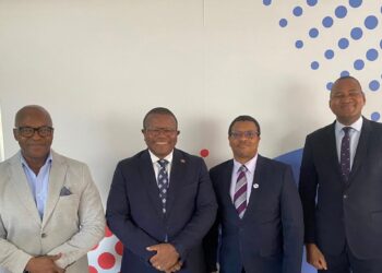 Minister Manqoba Khumalo meets with Business Eswatini leaders Mvuselelo Fakudze and E. Nathi Dlamini to discuss economic and regulatory reforms.