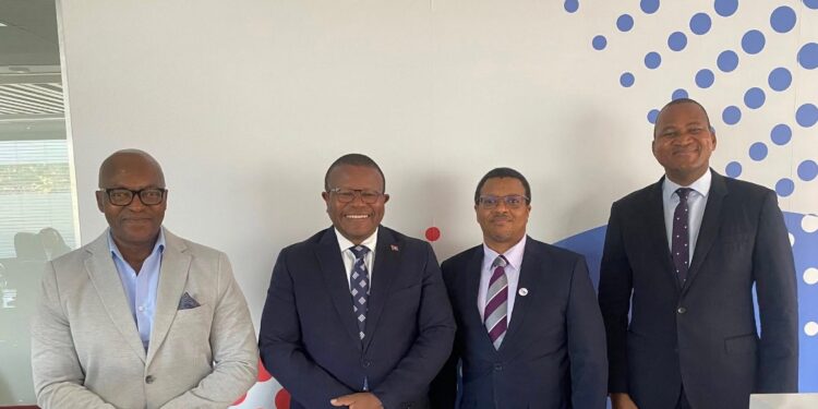 Minister Manqoba Khumalo meets with Business Eswatini leaders Mvuselelo Fakudze and E. Nathi Dlamini to discuss economic and regulatory reforms.
