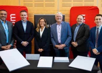 Leadership from Vodacom Group and Starlink announce a strategic agreement to deliver high-speed, low-latency broadband Internet to businesses across Africa.(Source: Vodacom Group)