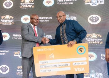 Minister of Commerce, Industry and Trade Manqoba Khumalo and FNB Eswatini CEO Thokozani Dlamini during a winning handover. (Pic, EYA)