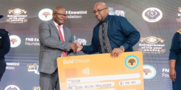 Minister of Commerce, Industry and Trade Manqoba Khumalo and FNB Eswatini CEO Thokozani Dlamini during a winning handover. (Pic, EYA)