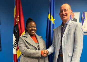 EU Charge d’Affaires Jose Becerra bids farewell to EU-Eswatini Youth Advisory Board Chairperson Busiswa Dlamini ahead of her departure to Brussels for the EU Youth, Peace and Security Conference. Photo by EU in Eswatini
