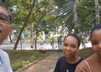 Mr. Sriram with Eswatini scholars Sinenhlanhla Monametsi and Noncedo Vilakati in a selfie during their meeting in India. Screenshot from video.