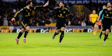 Bruno Fernandes celebrates with Matheus Cunha