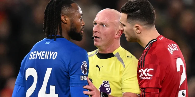 Antoine Semenyo and Diogo Dalot discuss a late first-half incident with referee Simon Hooper.