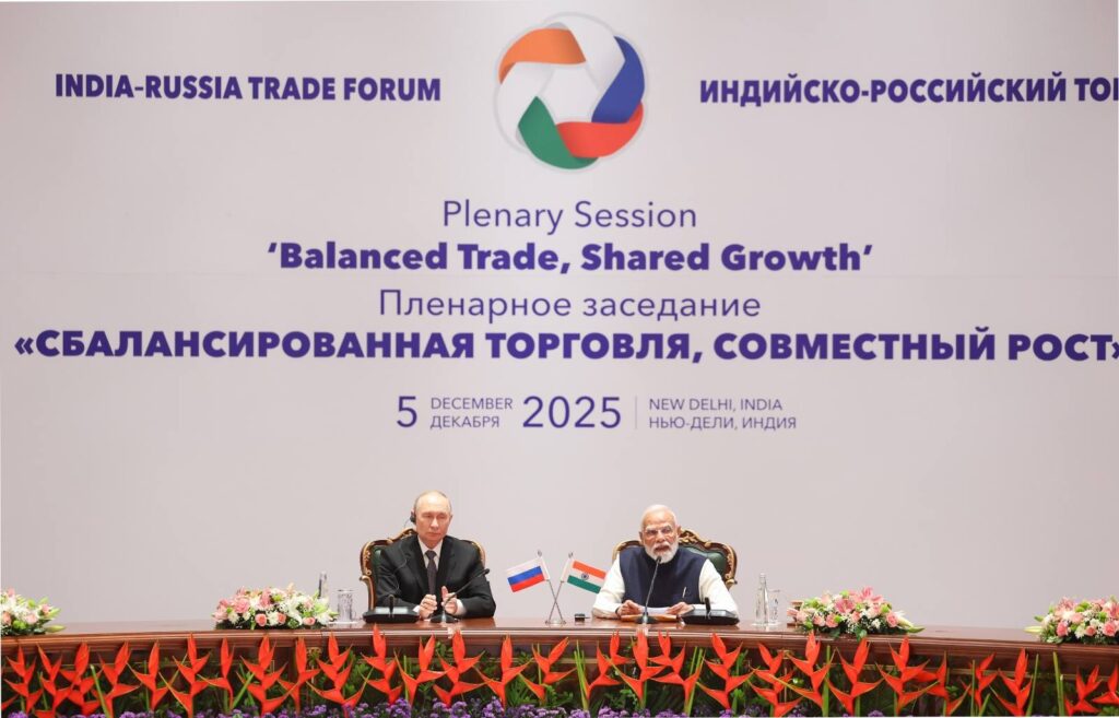 President Vladimir Putin and Indian Prime Minister Narendra Modi during the signing session of bilateral agreements in New Delhi. Photo by Ministry of External Affairs of India.