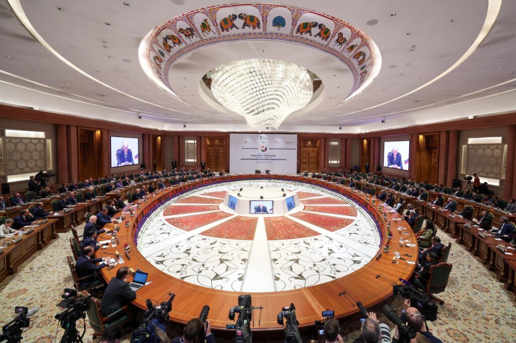 President Vladimir Putin and Indian Prime Minister Narendra Modi during the signing session of bilateral agreements in New Delhi. Photo by Ministry of External Affairs of India.