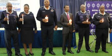 Minister of Housing and Urban Development Appolo Maphalala with senior police officers doing AIDS observance. Photo, REPS