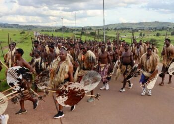Regiments in full traditional attire march from Ngabezweni to Ludzidzini Royal Residence to mark the start of the 2025/26 Incwala season. Photo by Eswatini Ministry of Home Affairs