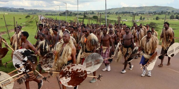 Regiments in full traditional attire march from Ngabezweni to Ludzidzini Royal Residence to mark the start of the 2025/26 Incwala season. Photo by Eswatini Ministry of Home Affairs