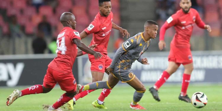 Kaizer Chiefs’ Asanele Velebayi takes on three Chippa United players in their Betway Premiership clash at the Nelson Mandela Bay Stadium in Gqeberha on Wednesday. Picture: Samuel Shivambu/BackpagePix
