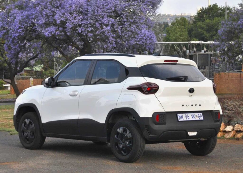 Curved side profile and wraparound rear facia reminds of the Renault Kwid on first glance.
