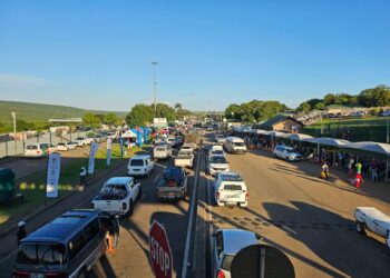 Travellers face long queues and delays at Lebombo Border . Post as festive season traffic surges. Photo X/@SABCNews