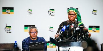 ANC spokesperson Mahlengi Bhengu addresses the media on the outcomes of the party’s NEC meeting held from 1 to 4 August, with secretary general Fikile Mbalula in the background. Photo X/@BhenguMahlengi.