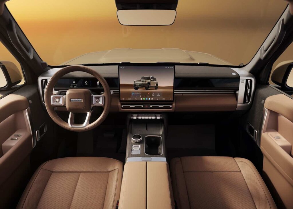 Interior is dominated by a 15.4-inch infotainment system. Image: iCaur South Africa