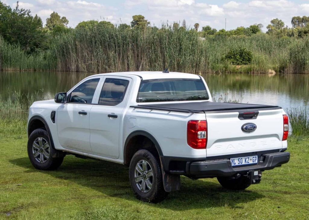 Side and rear design resemble that of the 11th generation F-150. Optional items include the tow bar and soft tonneau cover. Image: Rynhardt Steenkamp