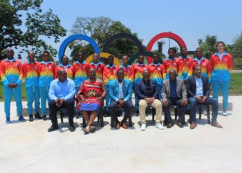 Minister of Sports, Culture and Youth Affairs Bongani Nzima, officials have a photo opportunity with one of the teams. Photo: Ministry of Sports, Culture & Youth Affairs