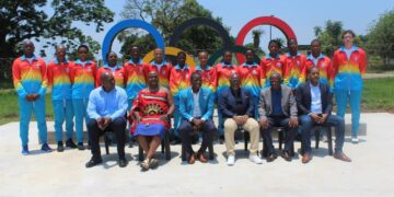 Minister of Sports, Culture and Youth Affairs Bongani Nzima, officials have a photo opportunity with one of the teams. Photo: Ministry of Sports, Culture & Youth Affairs