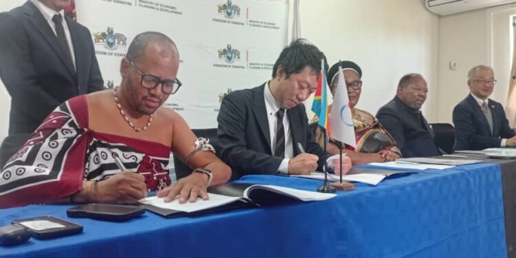 The PS in the DPMO's and JICA representative during the signing ceremony