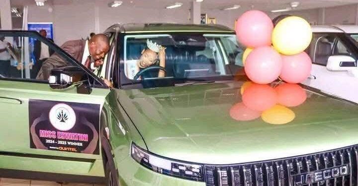 Miss Eswatini poses in her Jaecco with The Honourable Minister of Sports, Culture and Youth Affairs, Muzi Bongani Nzima, after being crowned.