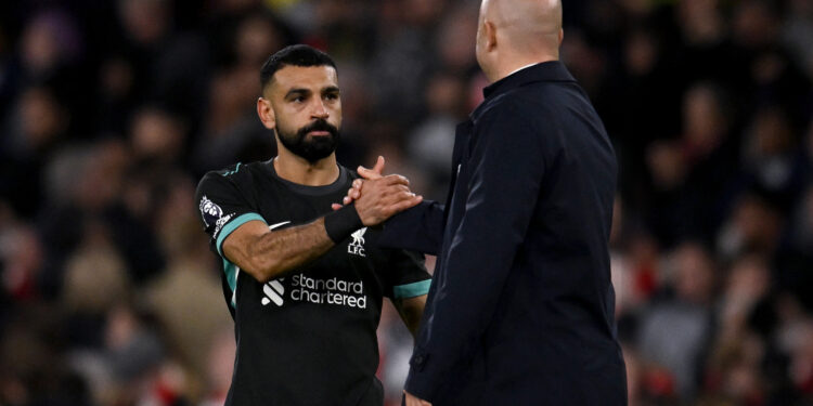 LONDON, ENGLAND - OCTOBER 27: (THE SUN OUT, THE SUN ON SUNDAY OUT) Arne Slot head coach of Liverpool with Mohamed Salah of Liverpool at the end of the Premier League match between Arsenal FC and Liverpool FC at Emirates Stadium on October 27, 2024 in London, England. (Photo by Andrew Powell/Liverpool FC via Getty Images)