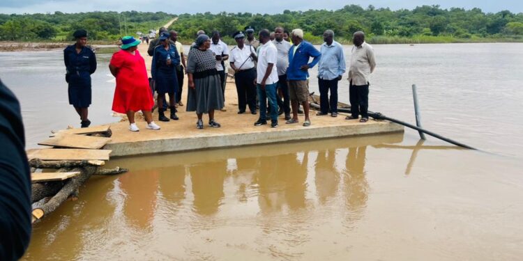 Deputy Prime Minister Senator Thulisile Dladla inspecting flood damage at the Mhlatuzana River during her visit to affected communities in Siphofaneni. Photo credit: The Deputy Prime Minister’s Office Eswatini