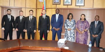 Prime Minister Russell Mmiso Dlamini poses for a group photo with members of the Turkmenistan business delegation led by Mr Abdurakhmanov Khydyrberdi Bayrammyradovich, alongside Minister of Foreign Affairs and International Cooperation Senator Pholile Shakantu, Minister of Home Affairs HRH Princess Lindiwe, and Eswatini’s Ambassador to the United Nations in New York H E Thami Dlamini, following their meeting at the Private and Cabinet Office in Mbabane.